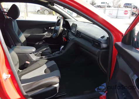 2019 Hyundai Veloster 2.0 z USA, uszkodzony, nr VIN KMHTG6AF2KU018148